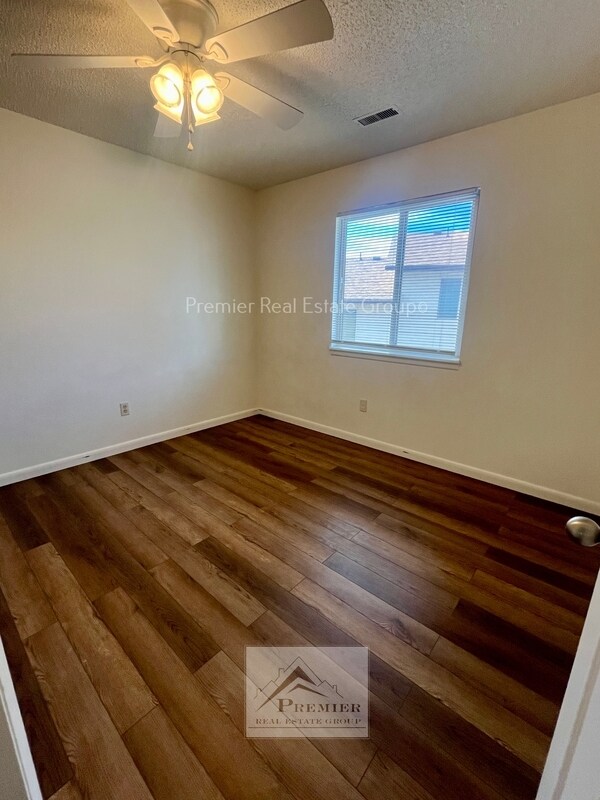 Building Photo - 1015 Western Dr