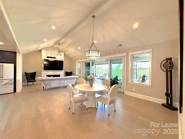 Building Photo - 3066 Belden Dr