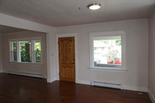 Building Photo - Amazing Remodel Salt Lake Home