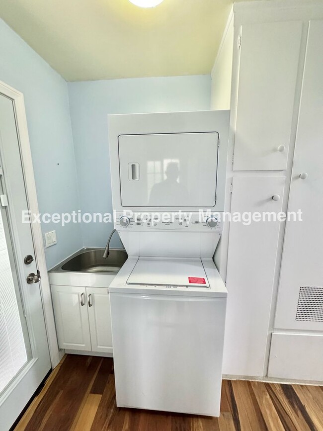 Building Photo - Ready to move in 3 bed 2 bath home