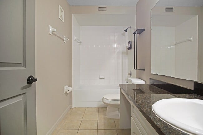 Building Photo - 2326 Fan Palm Dr