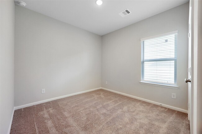 Building Photo - 16632 Aurora St