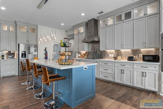 Building Photo - 4 Sawgrass Ct