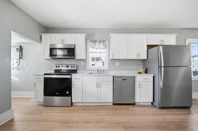 Building Photo - FULLY REMODELED 3 BED, 1.5 BATH HOME FOR RENT IN SUFFOLK!