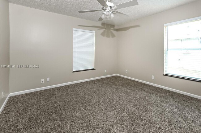 Building Photo - 6484 Robinson St