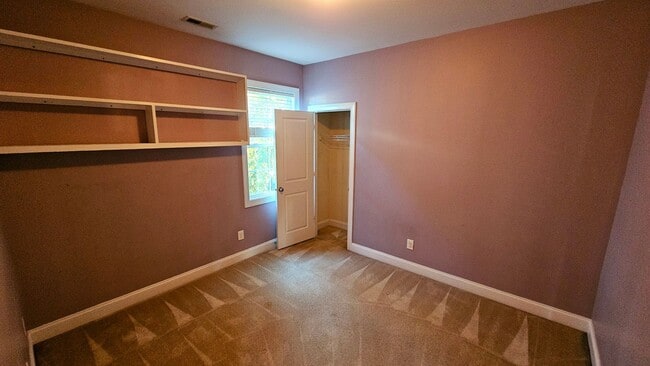 Building Photo - 3BR 2 BA Maple Hill
