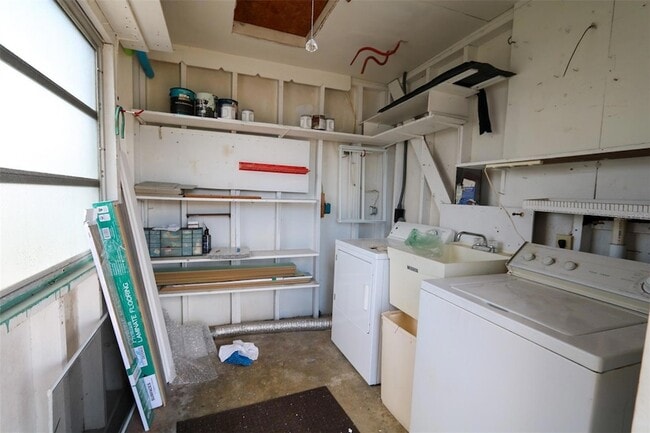 Building Photo - 1204 Harkness Way