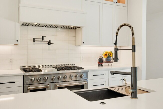 Building Photo - Modern Preston Hollow-Area Home with Resort-Style Services