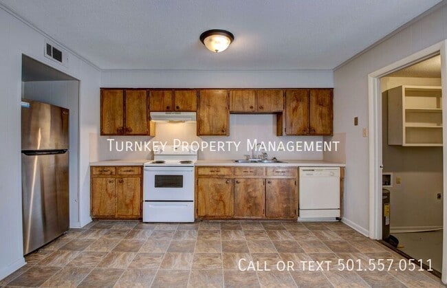 Building Photo - 1821 Sanford Dr