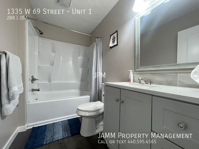 Building Photo - Modern 2 Bedroom, 2 Bathroom Apartment in ...