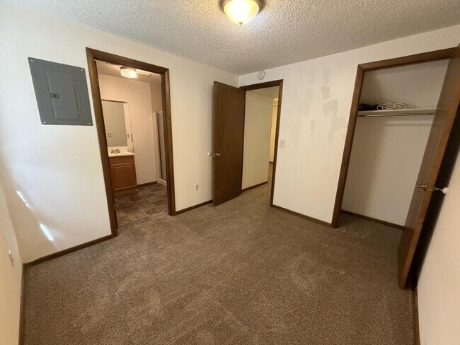 Building Photo - 418 Mulberry Dr