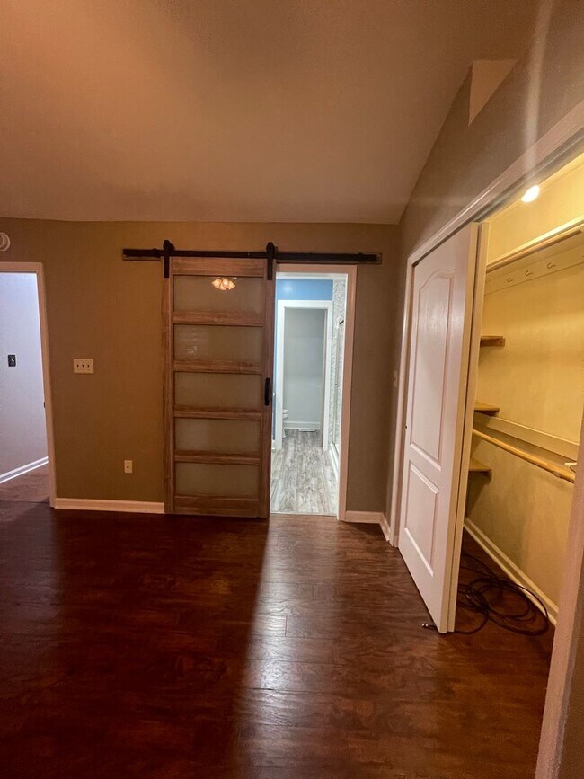 Building Photo - Beautiful home in Riverwalk