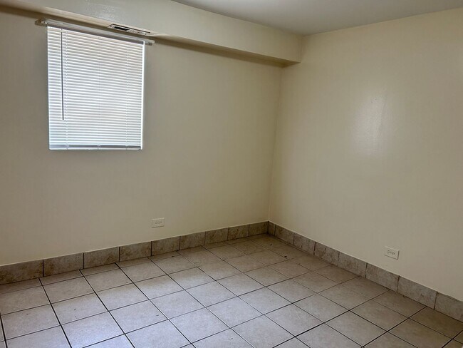 Building Photo - 1838 50th Ct