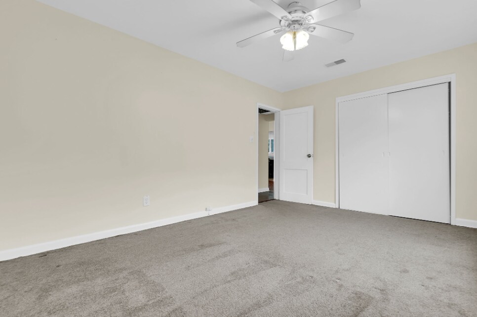 Building Photo - 10411 Montrose Ave