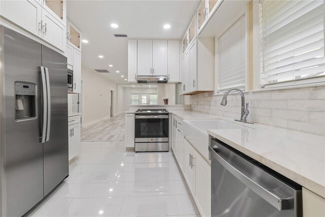 Building Photo - 409 S Willow Ave