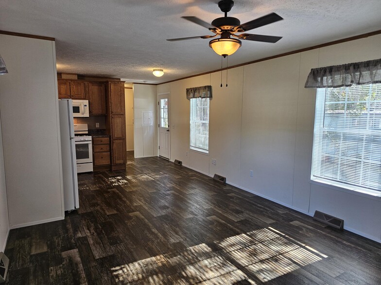 Building Photo - 9 Mapledale Acres