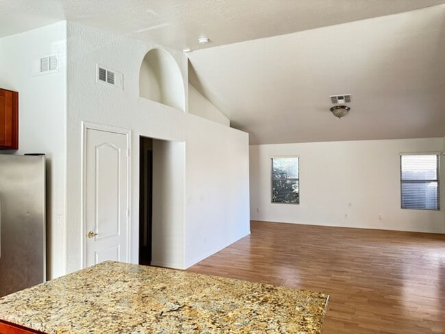 Building Photo - Jewel in South Tempe 3 bedroom rental