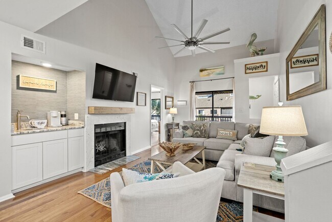 Building Photo - Furnished All-Inclusive 4bed/3bath condo available 12/1/25-2/28/26