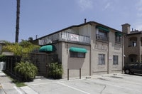 Building Photo - Gorgeous property! Cute Units!