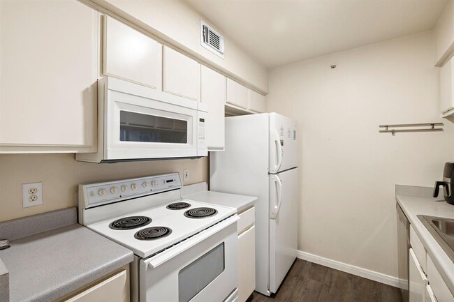 Building Photo - 501 W 26th St