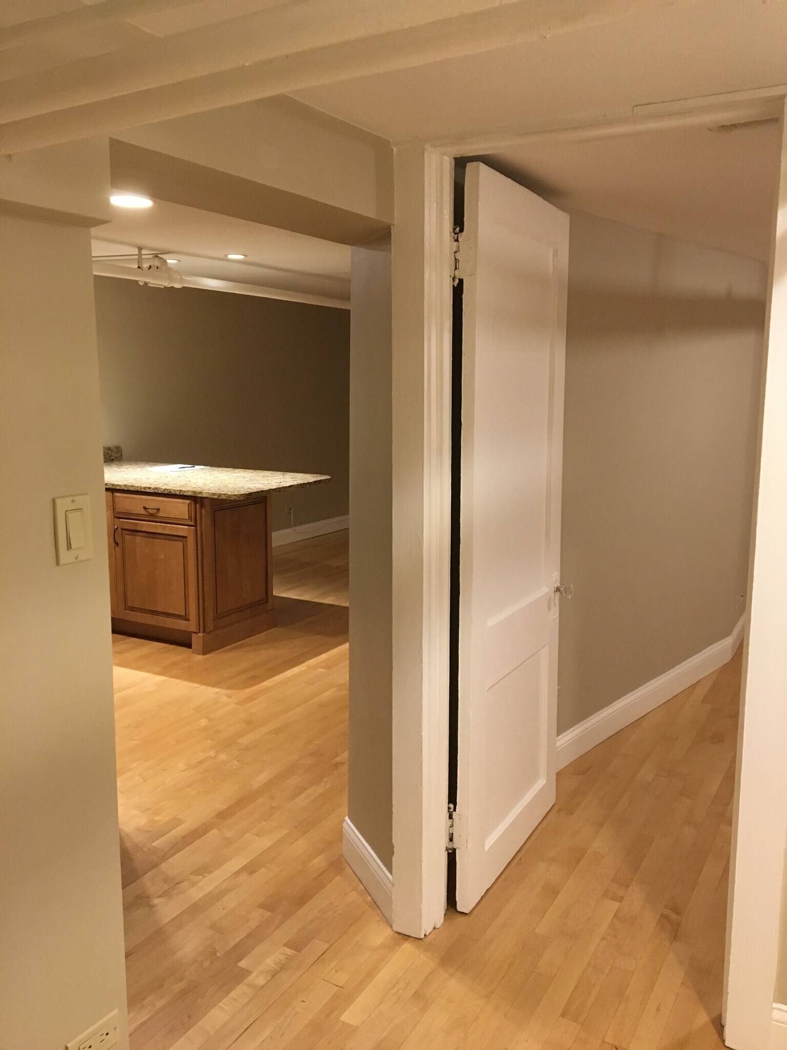 Kitchen Hallway - 1419 W Balmoral Ave