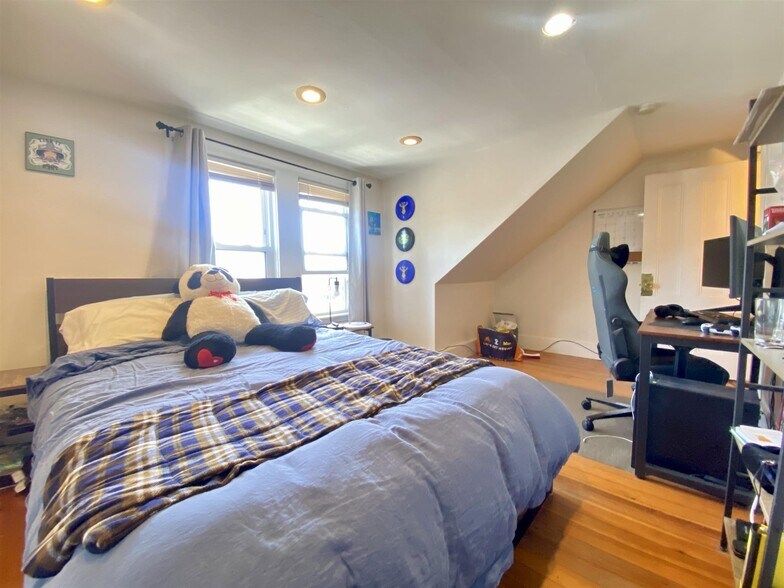 Building Photo - 87 Summer St