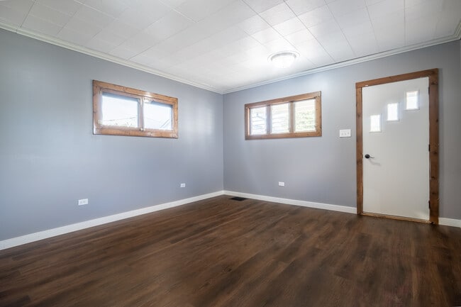 Building Photo - 934 Grand St