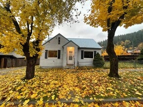 Building Photo - Cute, Centrally located House