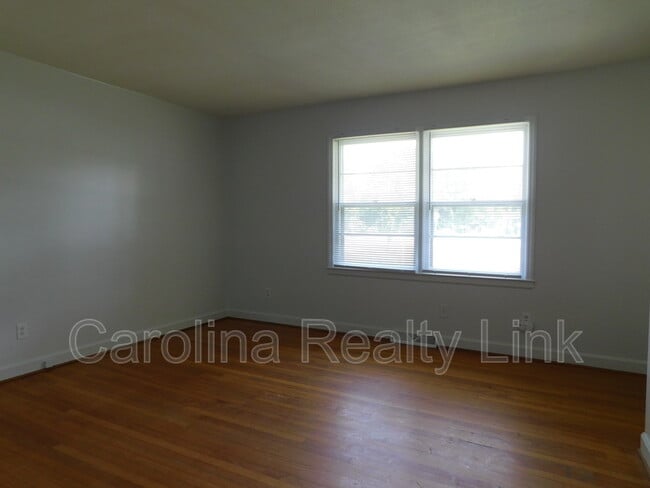 Building Photo - 6119 Tuckaseegee Rd