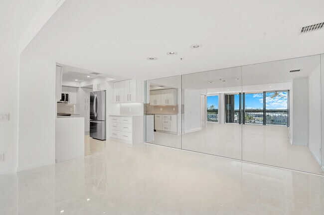 Building Photo - 2697 N Ocean Blvd