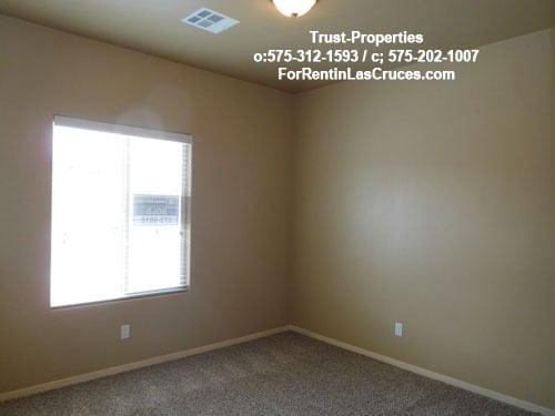 Building Photo - Spacious 3/2