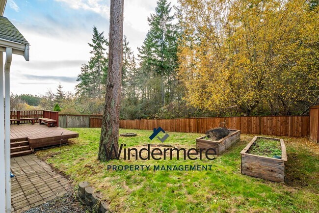 Building Photo - 1134 NW Redwing Dr