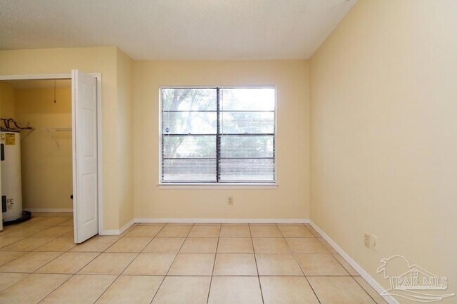 Building Photo - 405 Cornwall Cir