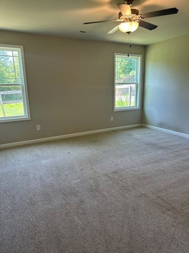 Building Photo - Charming 3 Bedroom Home on Corner Lot in D...