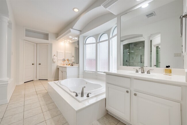 Building Photo - 5710 Cielio Bay Ct