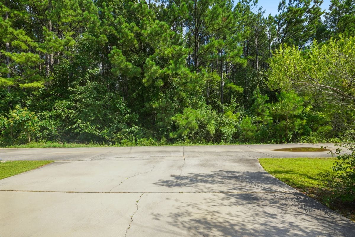 Building Photo - 1220 Village Trail