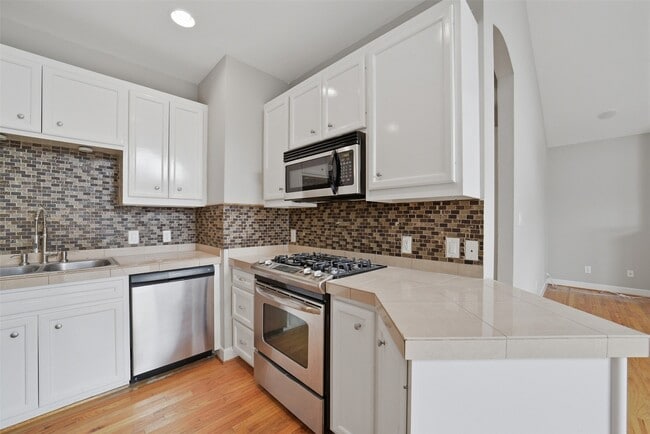 Building Photo - 3736 Main Plaza Dr