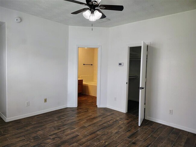 Building Photo - 21411 Forest Colony Dr