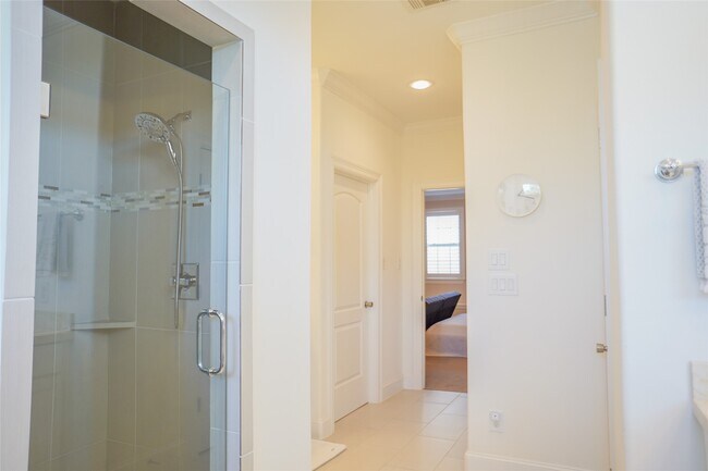 Building Photo - 5636 Kiam St