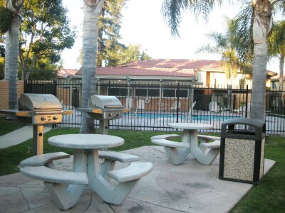 Barbeque pool area - 615 Fredricks Ave