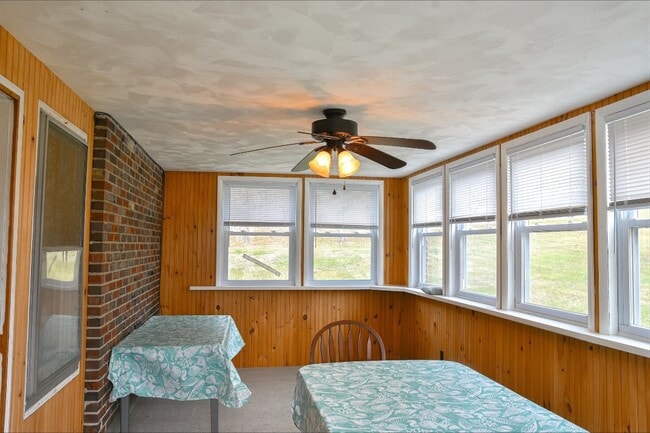 Building Photo - 148 Farnham Rd