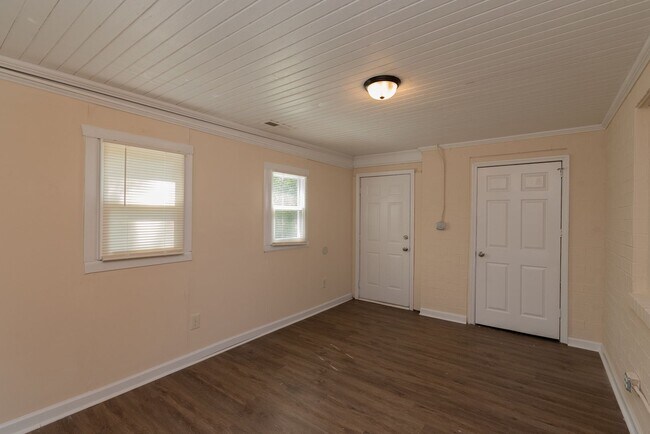 Building Photo - Comfort You’ll Love, Space You’ll Appreciate! - Section 8 welcome!