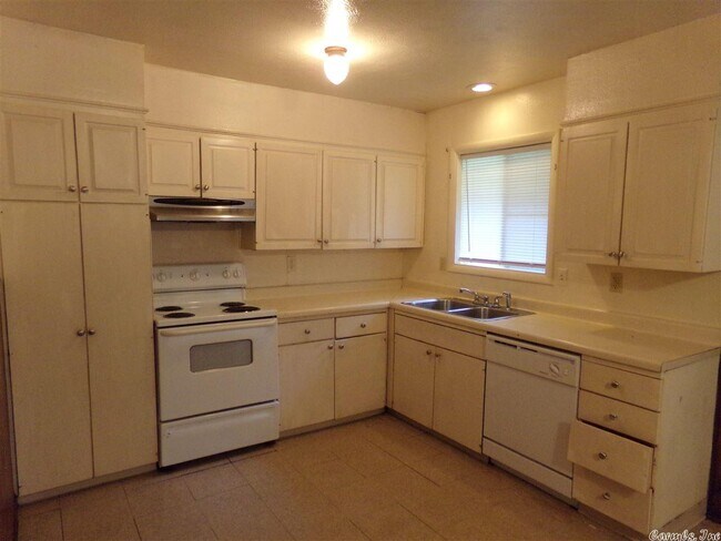 Building Photo - 39 Hatfield Dr