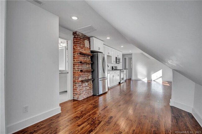 Building Photo - 928 Elm St