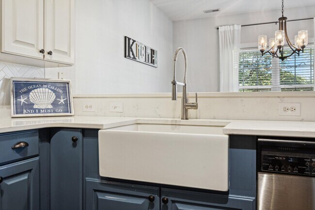 Building Photo - Oceana Area