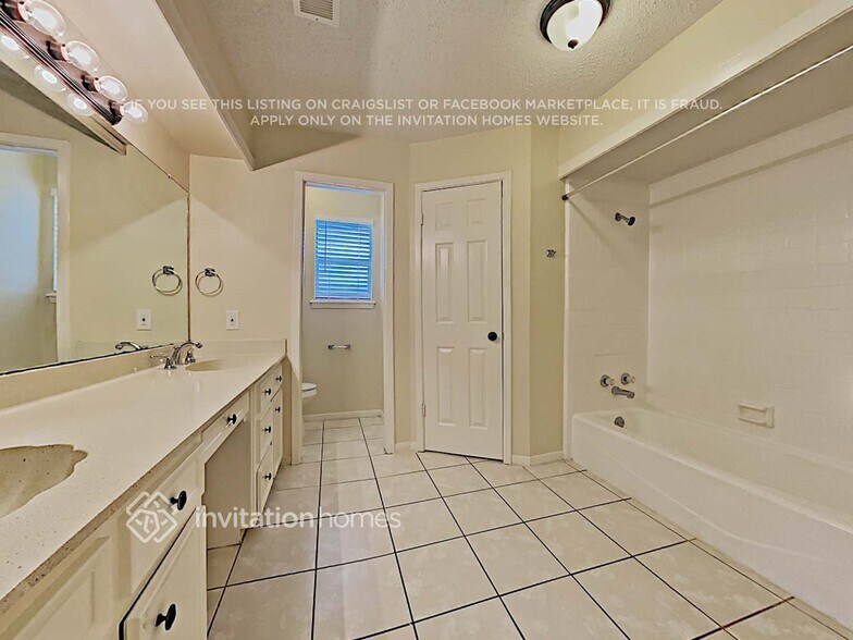 Building Photo - 13414 Pantano Dr