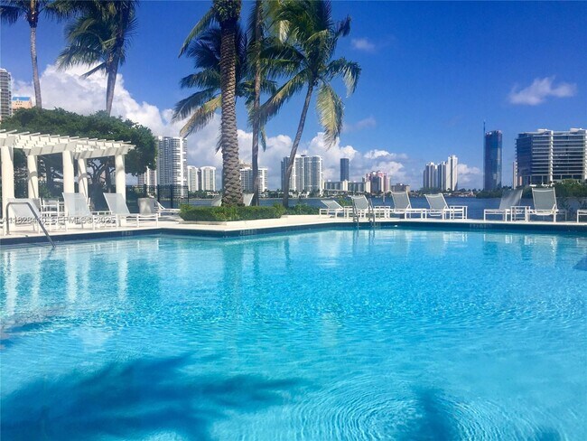 Building Photo - 3115 NE 184th St