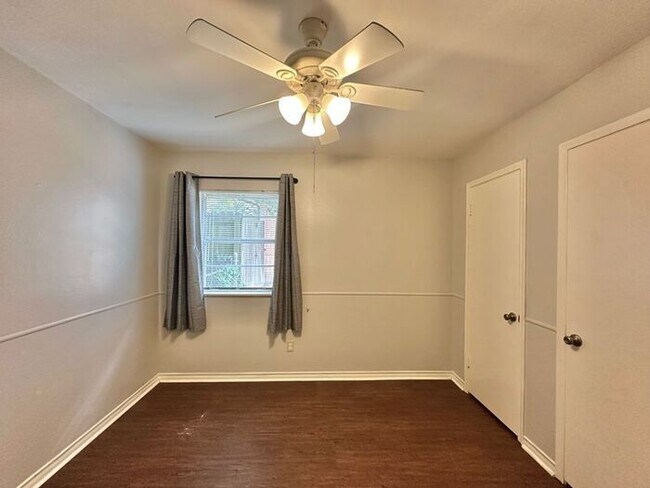 Building Photo - Spacious 3-Bed, 2-Bath Home with Large Sho...