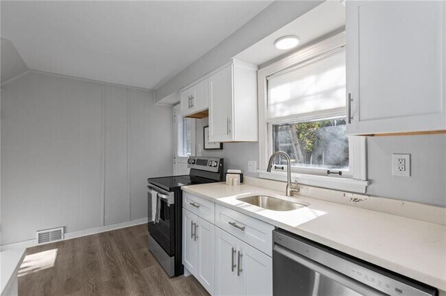 Building Photo - 255 Gilkeson Rd