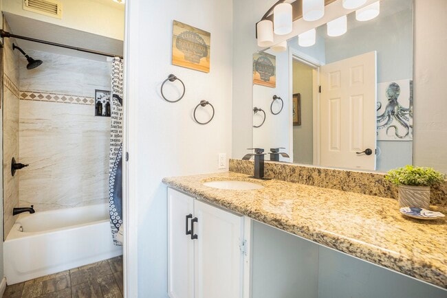 Building Photo - 6300 Seawall Blvd